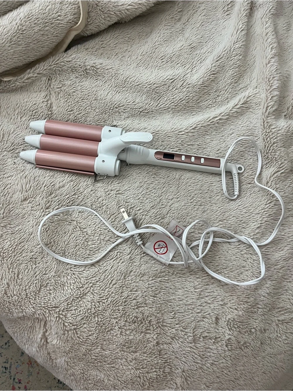 White and Rose Gold 3-Barrel Hair Waver